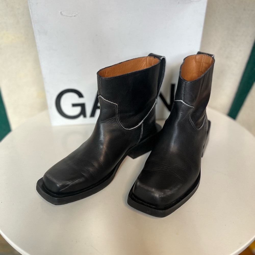 GANNI size 38 black leather boots